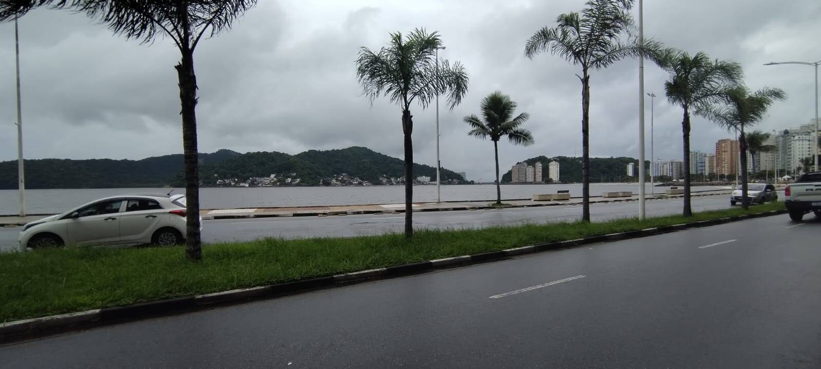 LOCAÇÃO EM SÃO VICENTE APARTAMENTO 3 DORMITÓRIOS 2 BANHEIROS PÉ NA AREIA