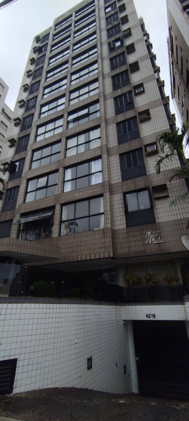 LOCAÇÃO EM SÃO VICENTE APARTAMENTO 3 DORMITÓRIOS 2 BANHEIROS PÉ NA AREIA