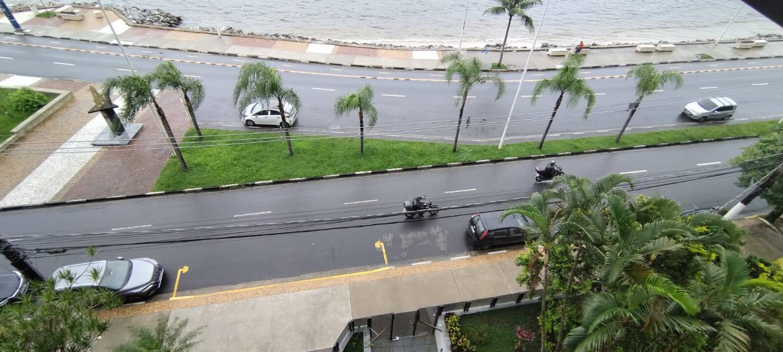 LOCAÇÃO EM SÃO VICENTE APARTAMENTO 3 DORMITÓRIOS 2 BANHEIROS PÉ NA AREIA