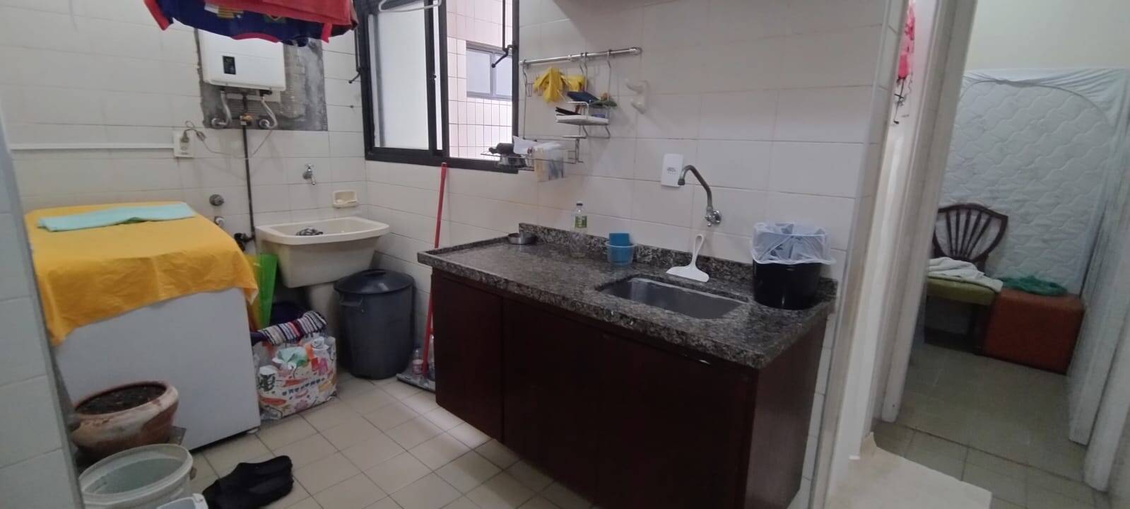 LOCAÇÃO EM SÃO VICENTE APARTAMENTO 3 DORMITÓRIOS 2 BANHEIROS PÉ NA AREIA