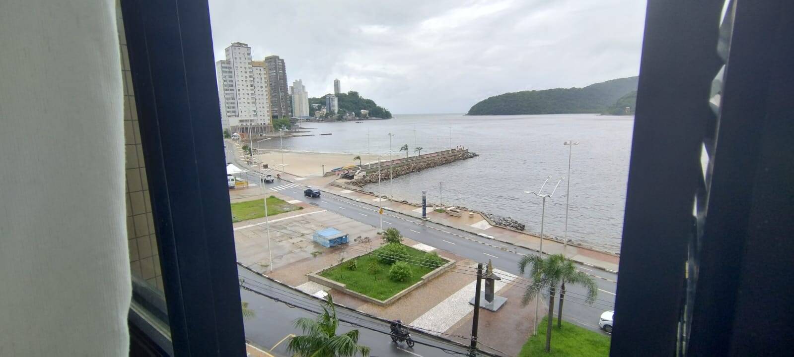 LOCAÇÃO EM SÃO VICENTE APARTAMENTO 3 DORMITÓRIOS 2 BANHEIROS PÉ NA AREIA