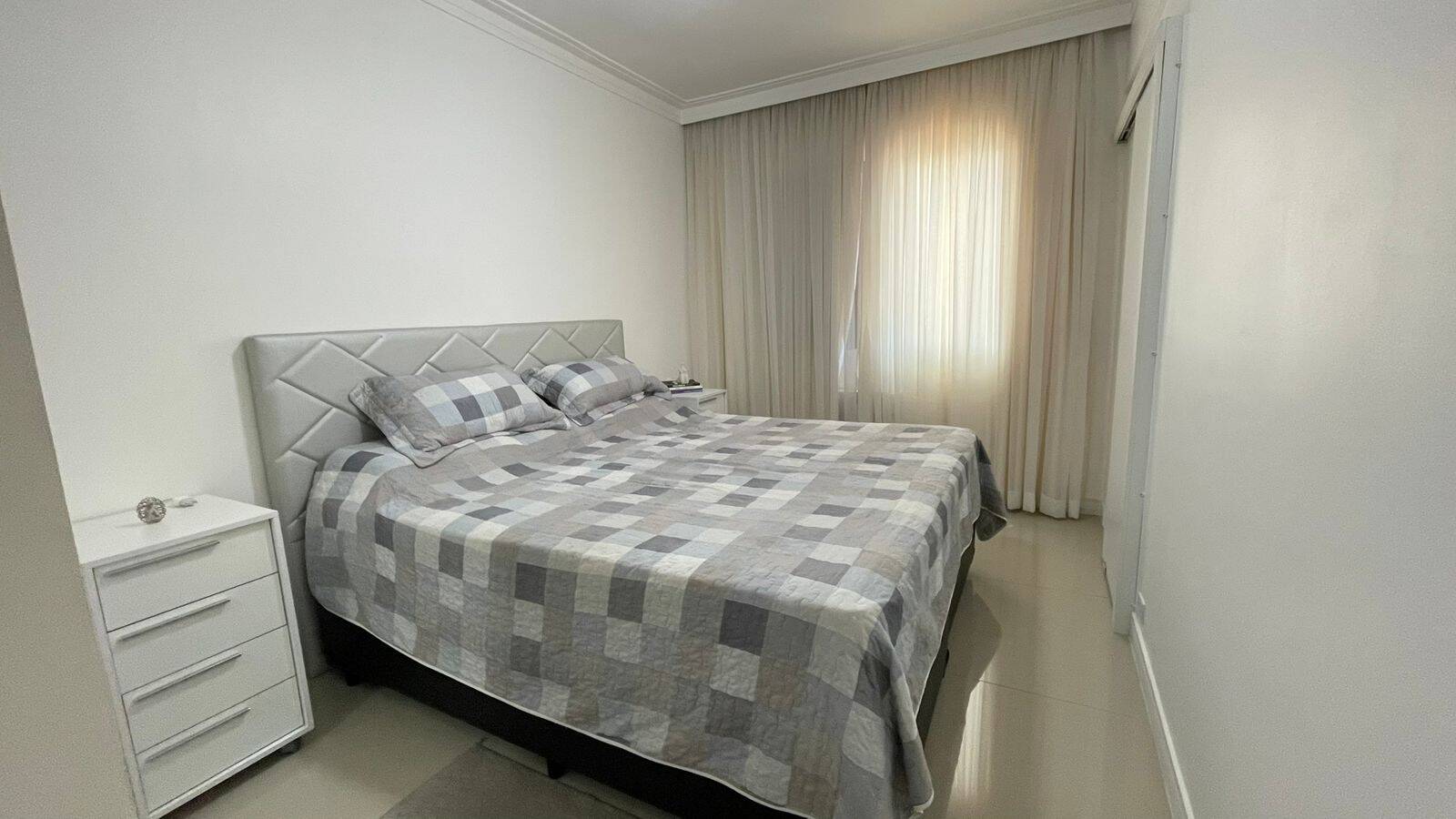 APARTAMENTO A VENDA 2 DORMITÓRIOS, 1 SUÍTE VAGA DE GARAGEM BAIRRO MARAPÉ