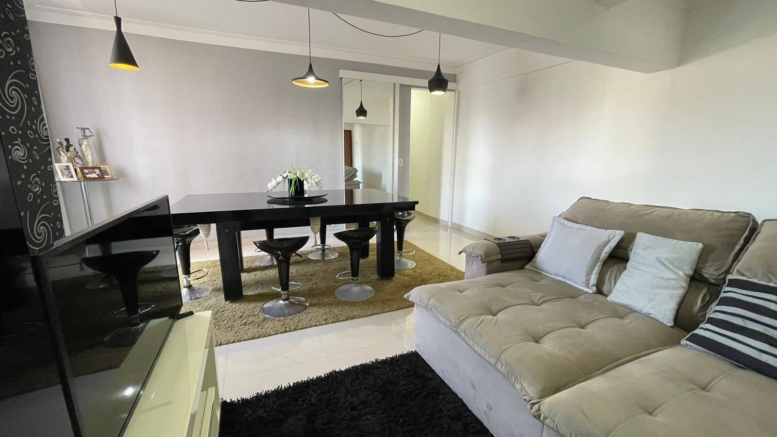 APARTAMENTO A VENDA 2 DORMITÓRIOS, 1 SUÍTE VAGA DE GARAGEM BAIRRO MARAPÉ