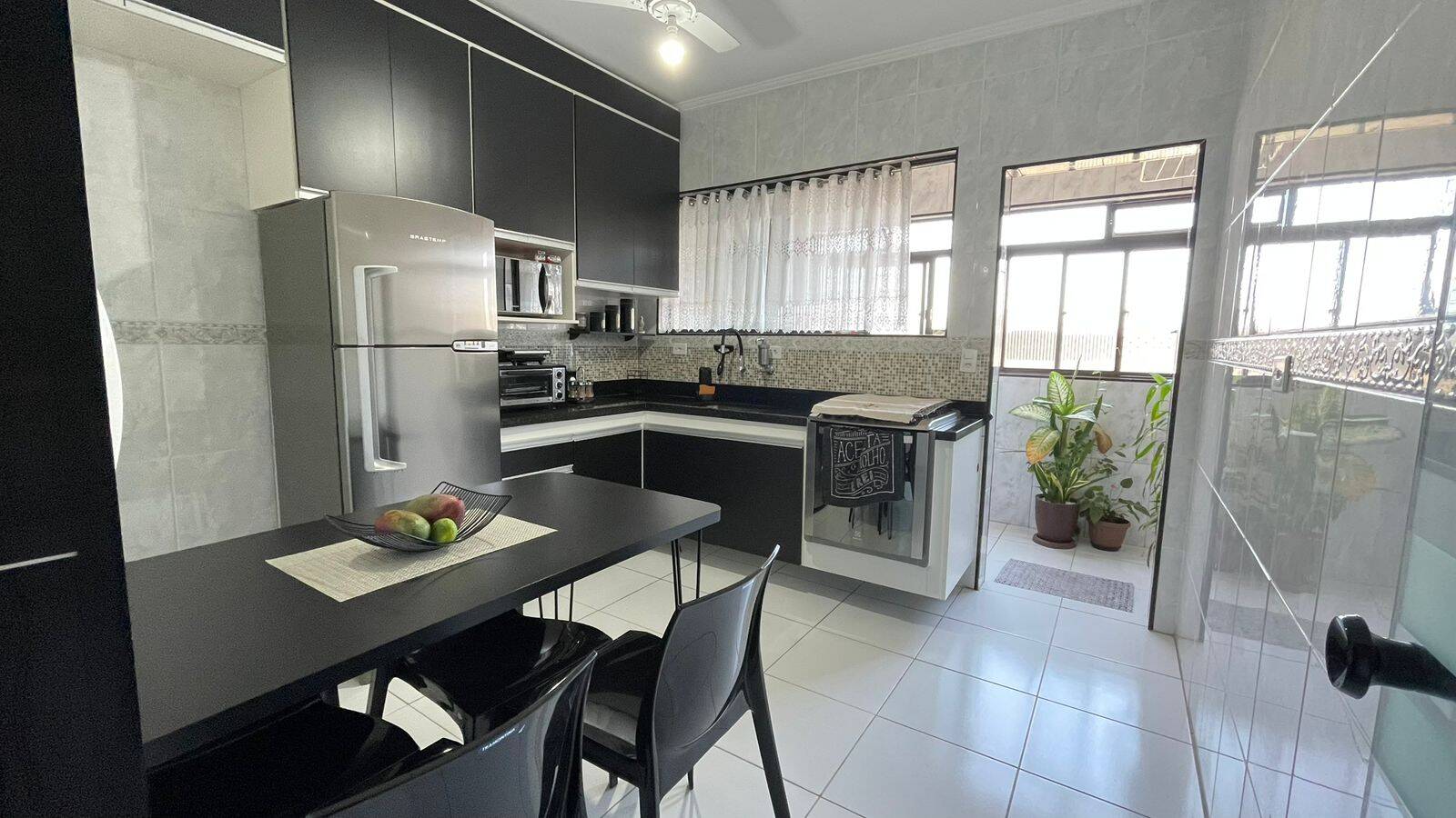 APARTAMENTO A VENDA 2 DORMITÓRIOS, 1 SUÍTE VAGA DE GARAGEM BAIRRO MARAPÉ