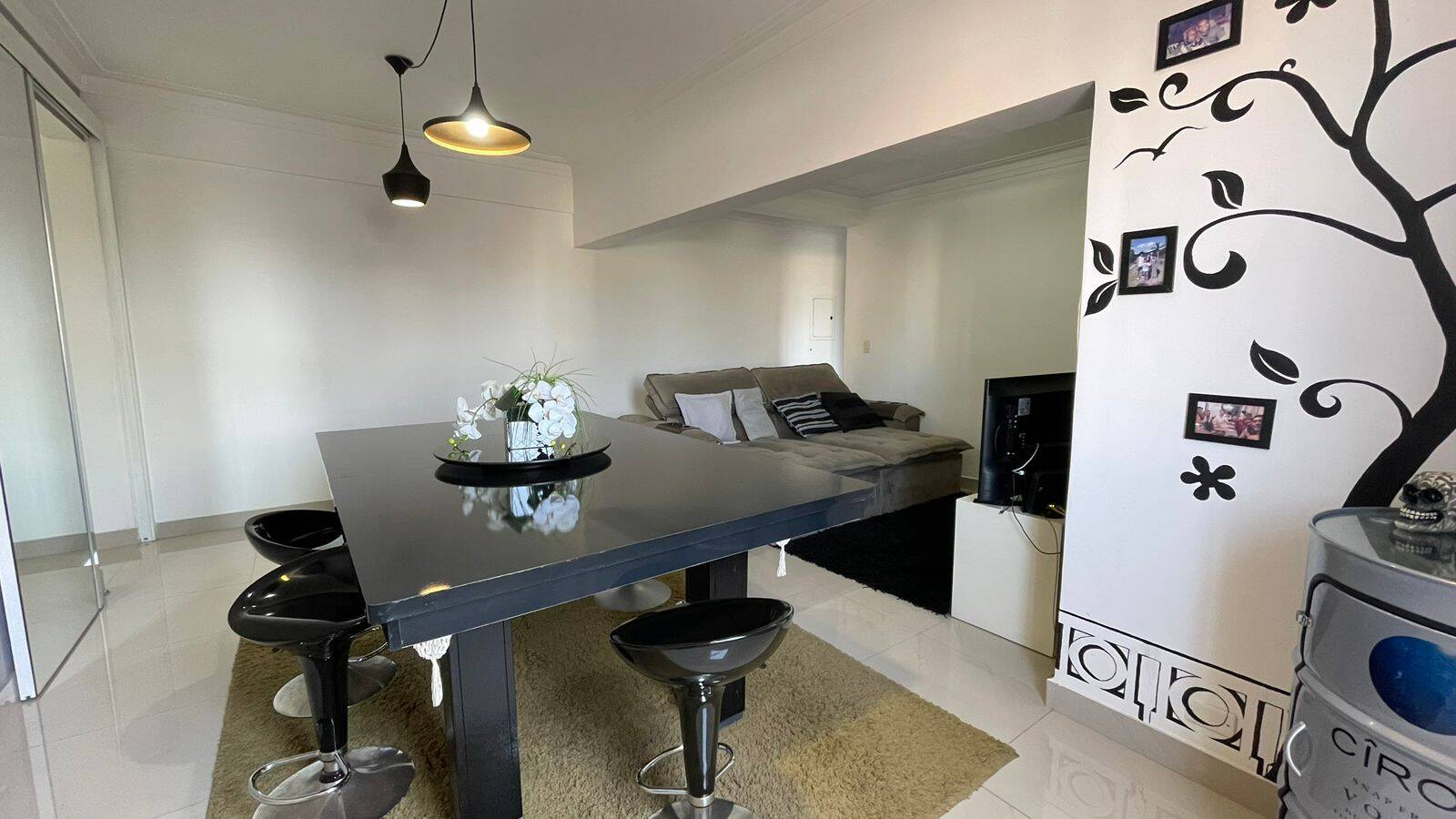 APARTAMENTO A VENDA 2 DORMITÓRIOS, 1 SUÍTE VAGA DE GARAGEM BAIRRO MARAPÉ