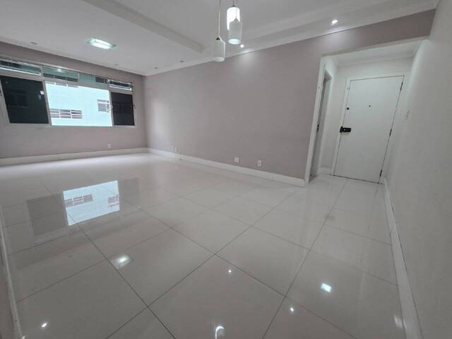 Apartamento para Venda em Santos - 2