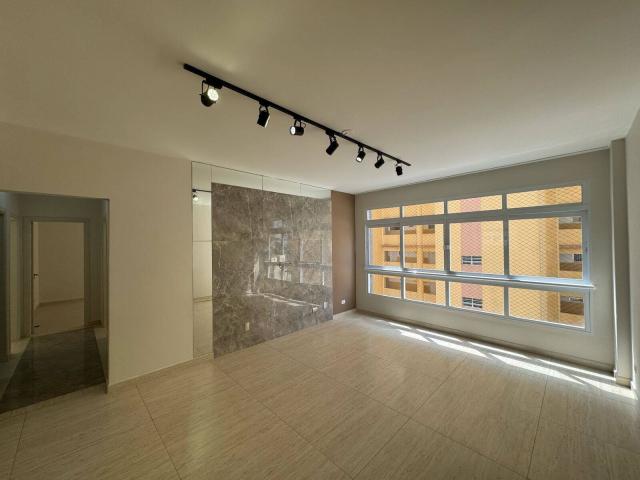 Apto ou Prédio Frente Mar para Venda em Santos - 2